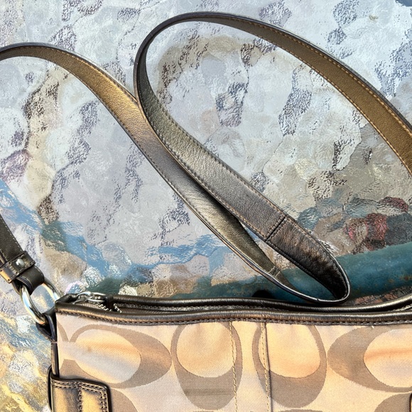 Coach crossbody bag 😍host-pick! - Picture 3 of 6